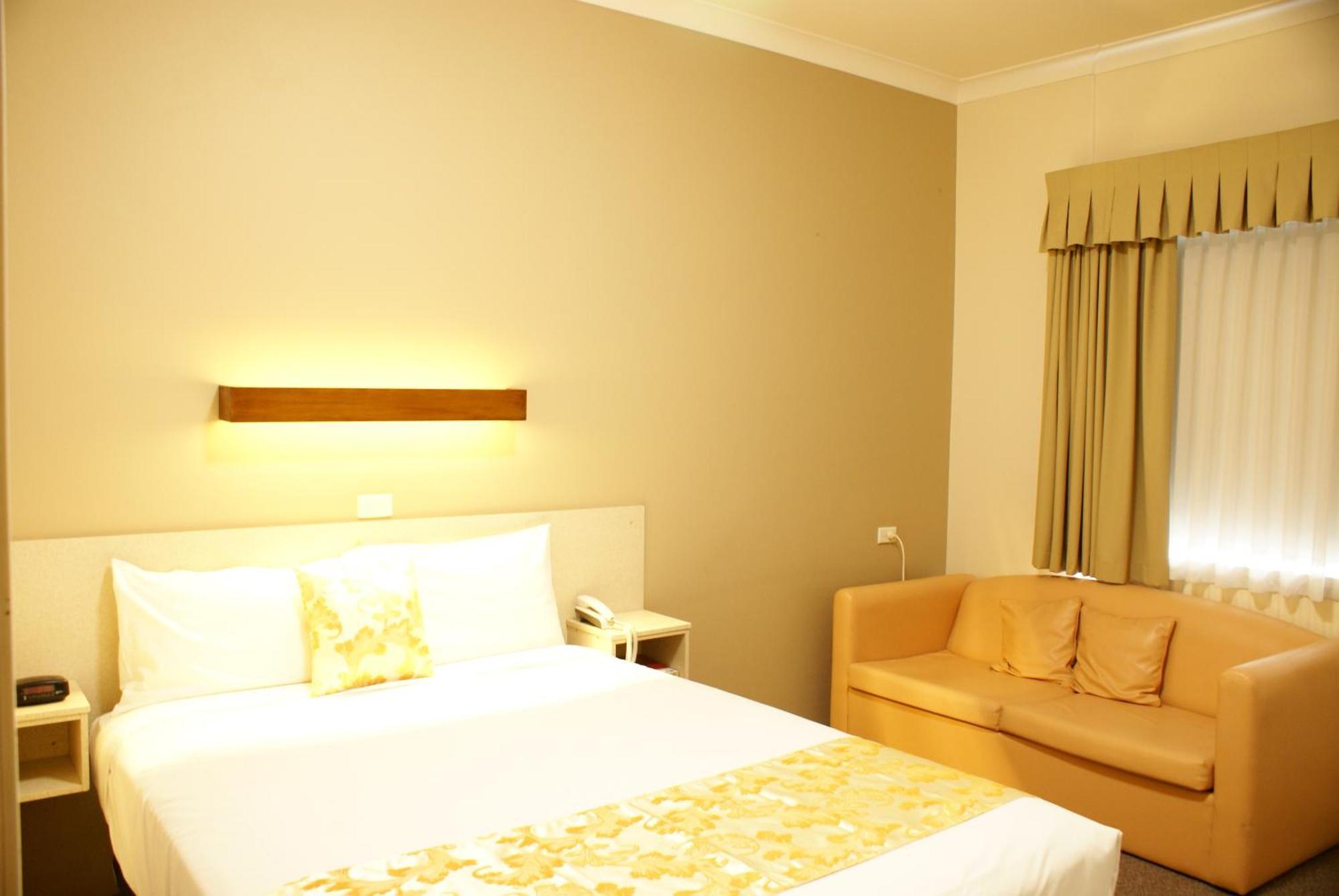 Country Lodge Motor Inn Батерст Экстерьер фото