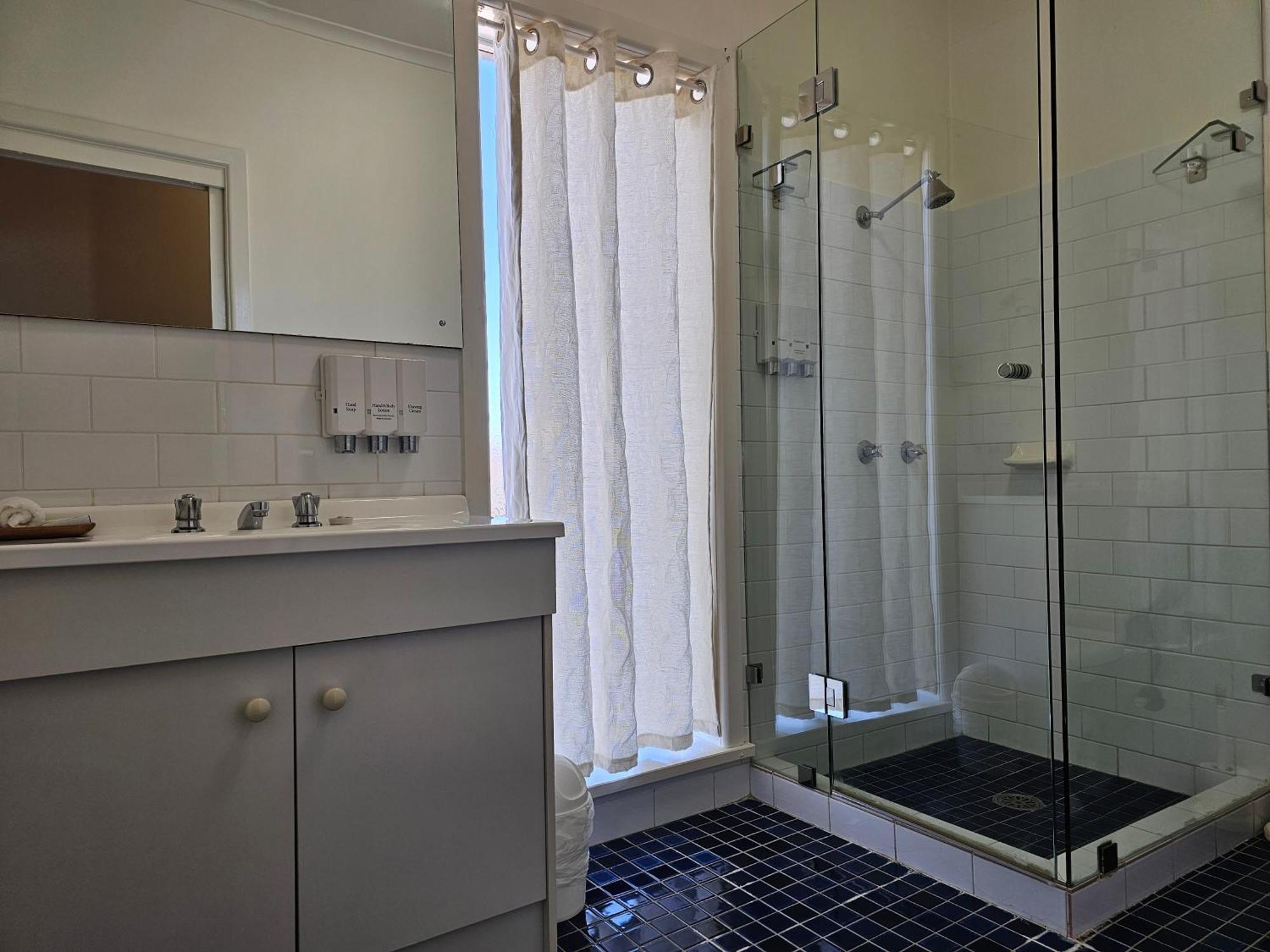Country Lodge Motor Inn Батерст Экстерьер фото