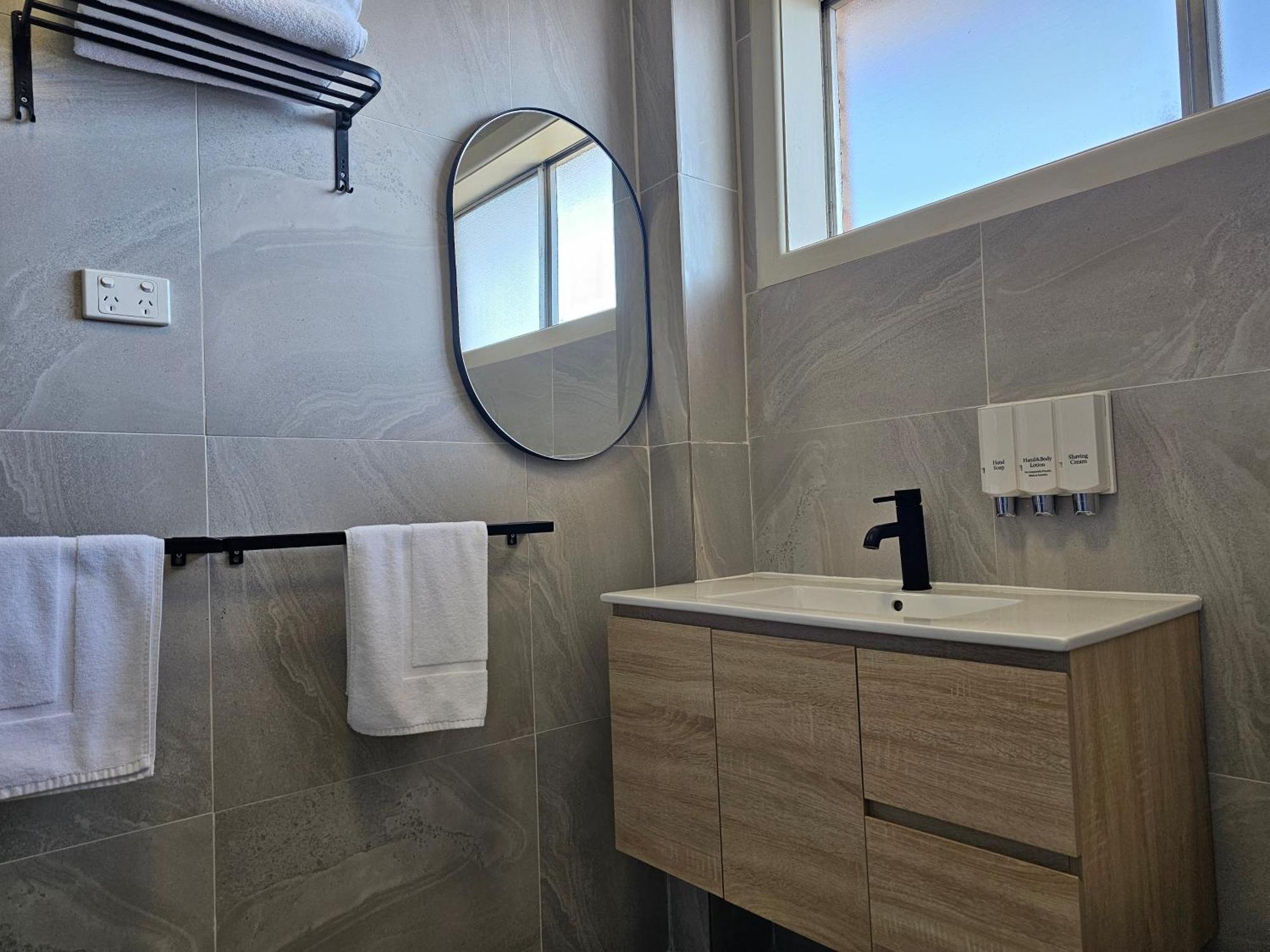 Country Lodge Motor Inn Батерст Экстерьер фото
