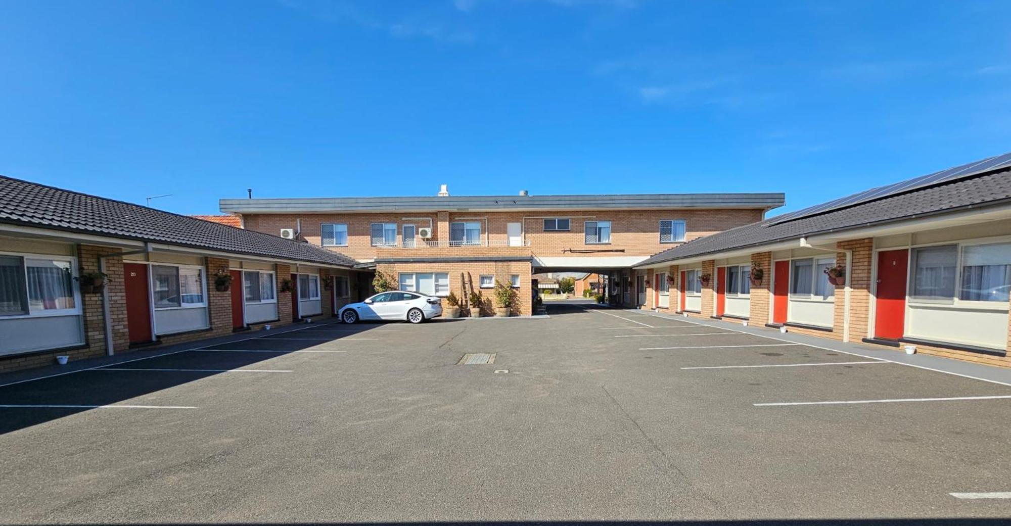 Country Lodge Motor Inn Батерст Экстерьер фото
