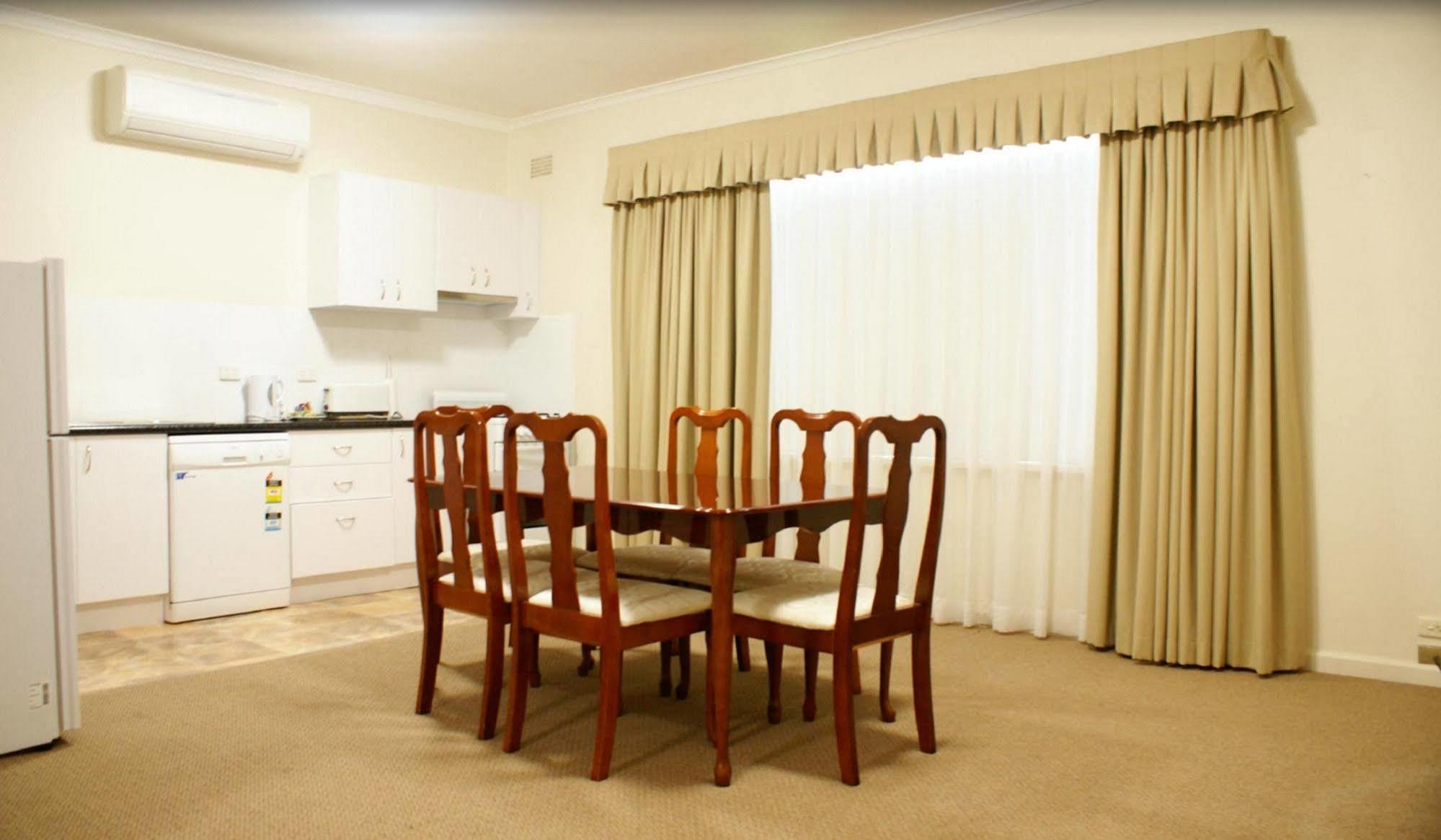 Country Lodge Motor Inn Батерст Экстерьер фото