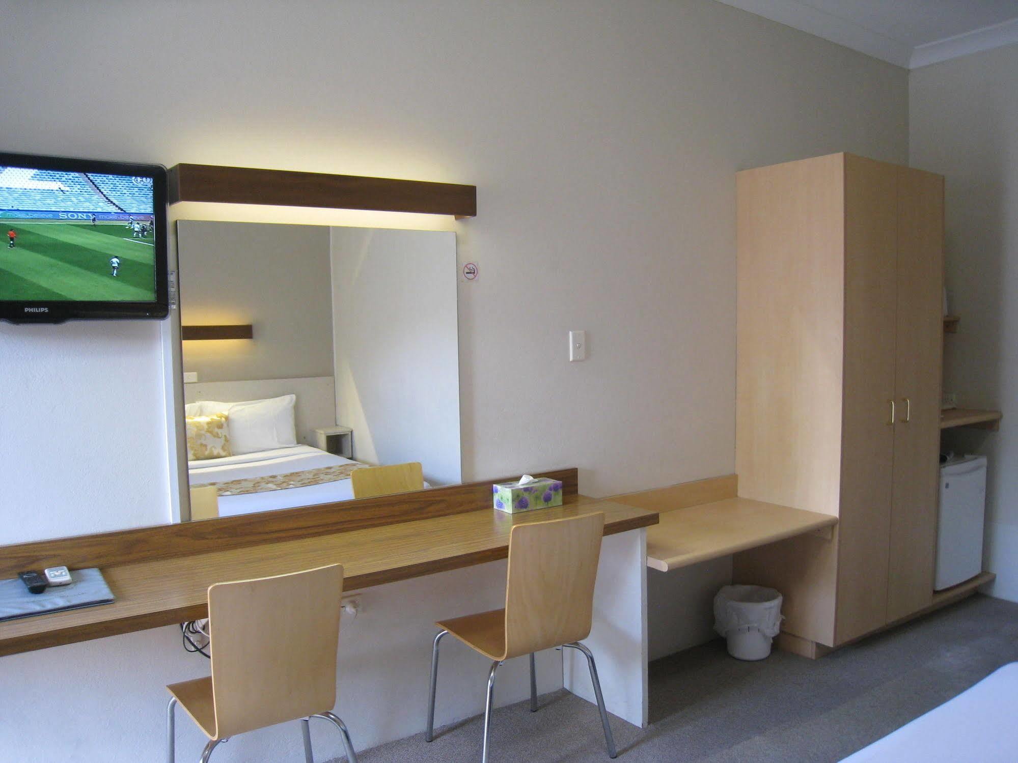 Country Lodge Motor Inn Батерст Экстерьер фото