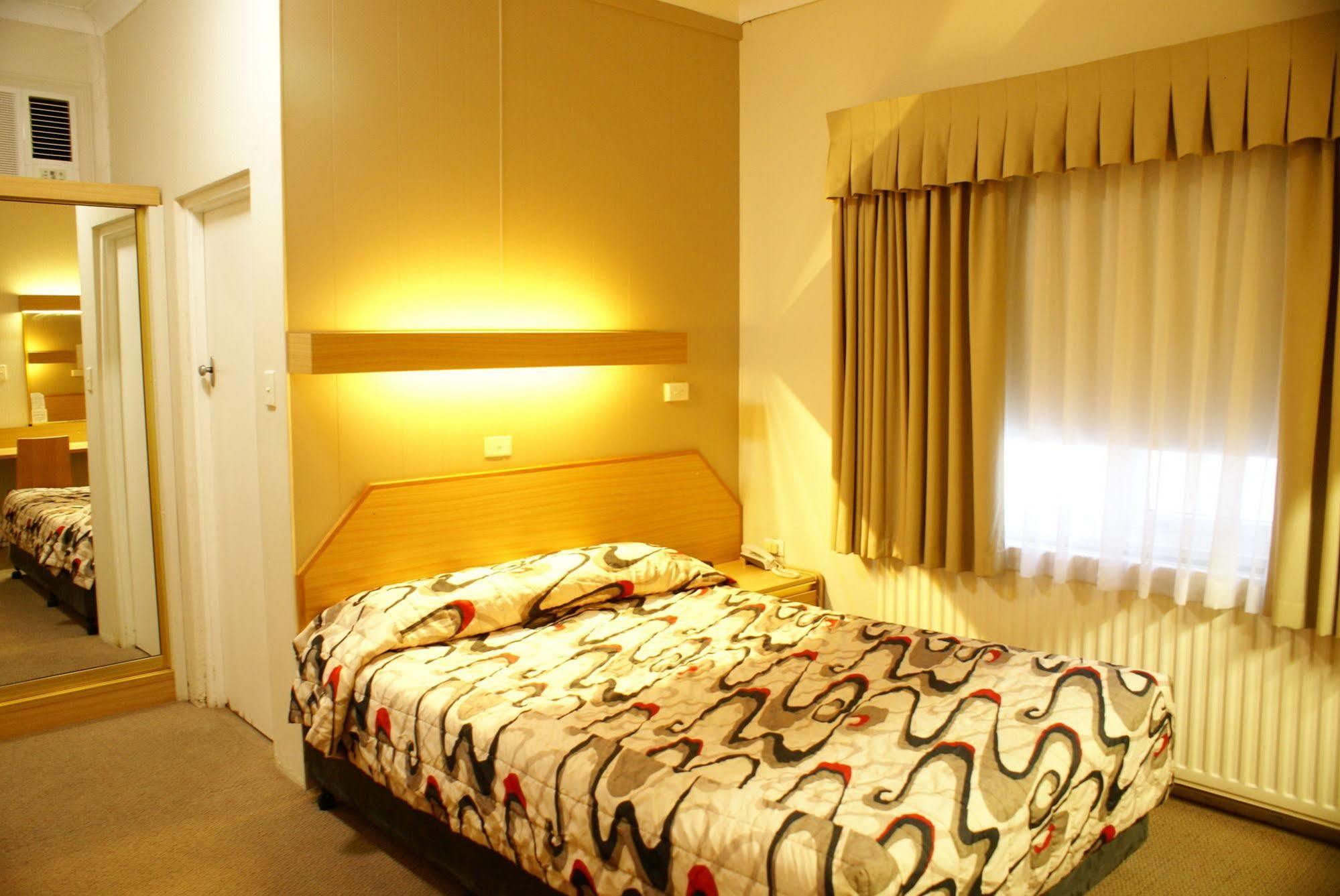 Country Lodge Motor Inn Батерст Экстерьер фото